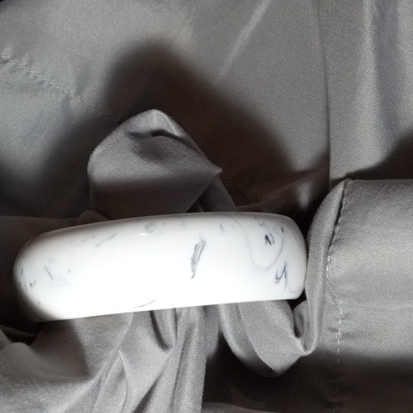 Bracelet hard plastic made to look like marble. - Picture 3 of 5